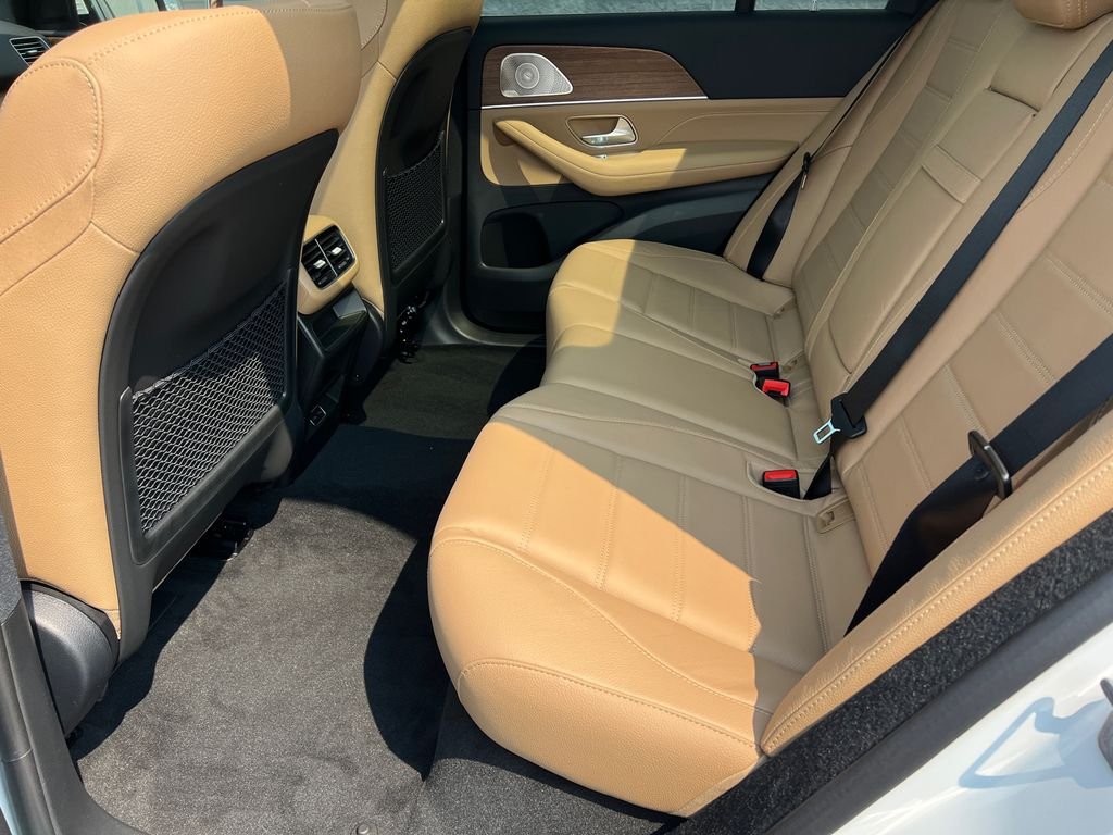 New 2026 MANUFAKTUR Moonlight White Metallic Mercedes-Benz GLE 350 image 25