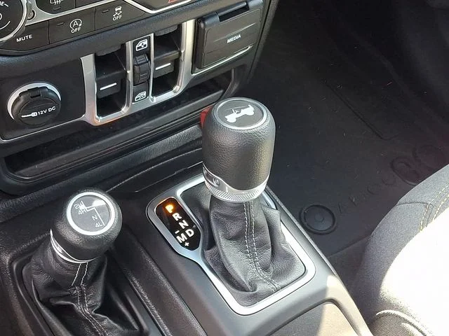 Used 2025 White Jeep Sahara image 14