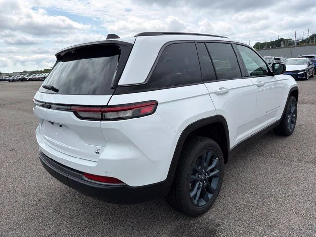New 2026 White Jeep  image 3