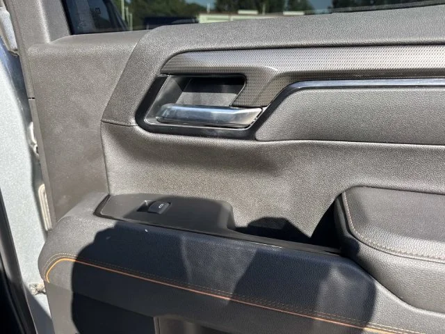 Used 2025 Silver GMC AT4 image 37