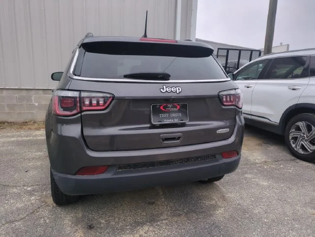 Used 2019 Gray Jeep Latitude image 2