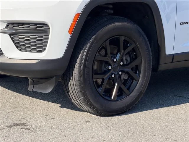 Used 2025 Bright White Clearcoat Jeep Altitude X image 19