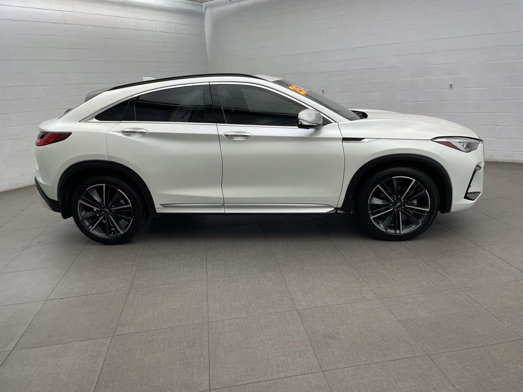 Used 2025 White INFINITI SENSORY image 4