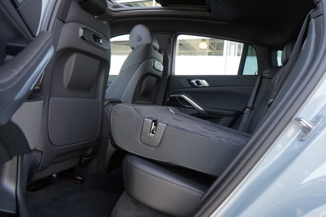 Used 2025 Gray BMW xDrive40i image 33