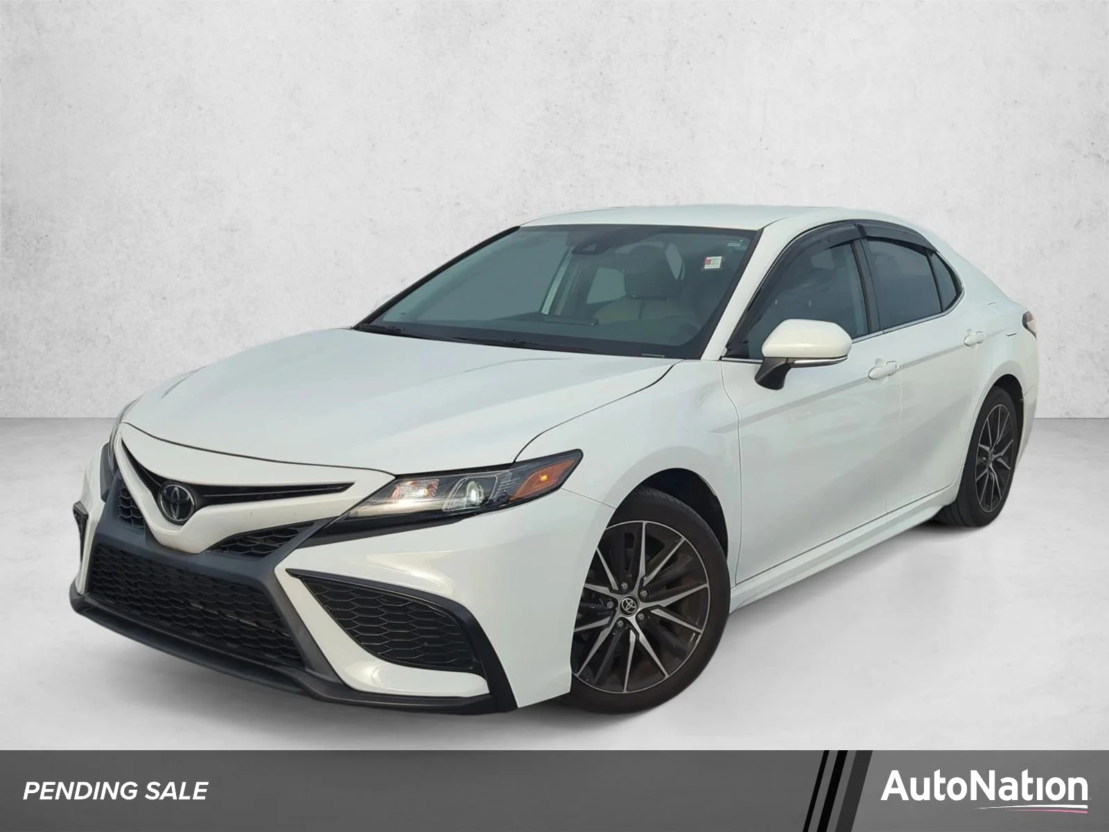 Used 2023 Ice Cap Toyota SE image 1