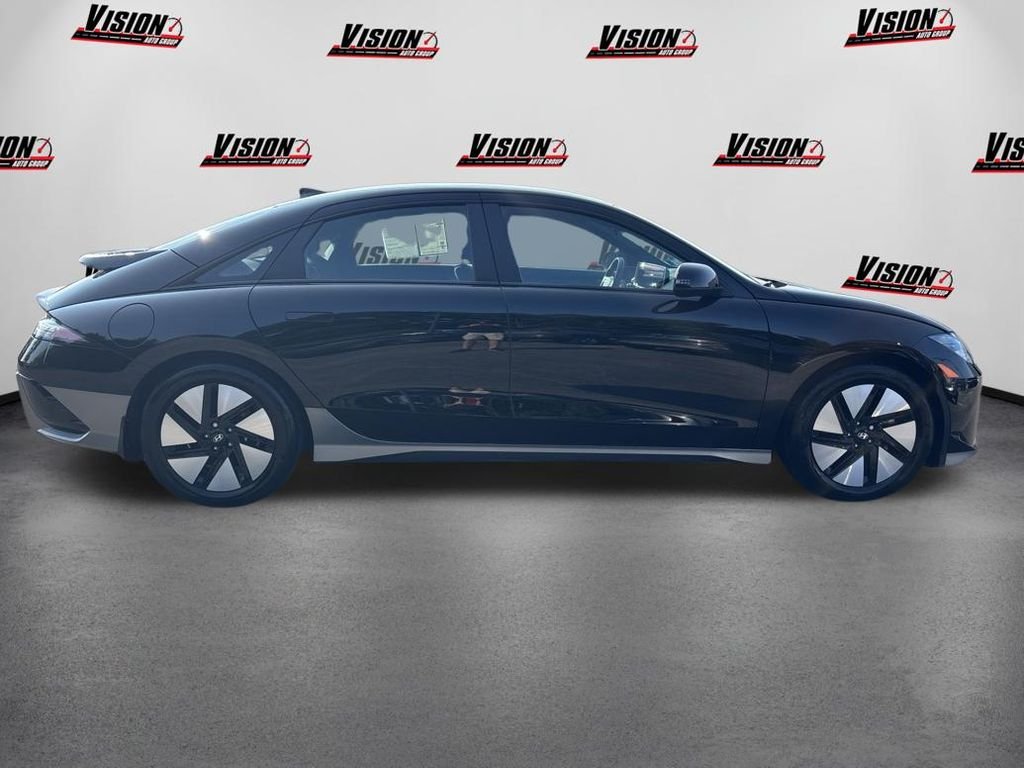 Used 2025 Black Hyundai SE image 4