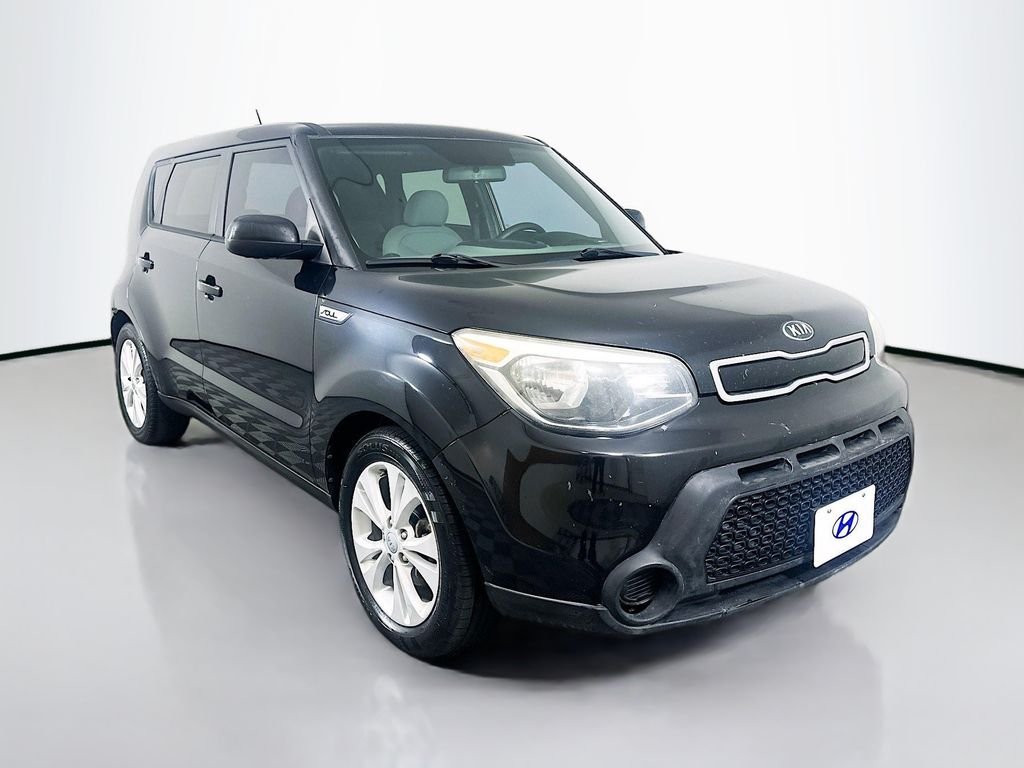 Used 2015 Black Kia Plus image 3