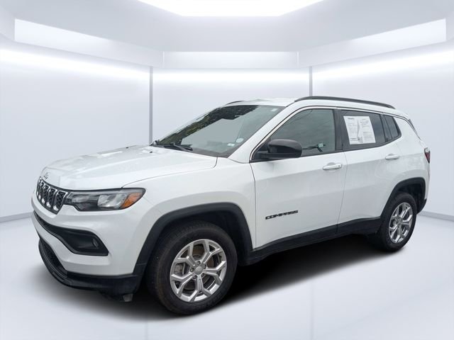 Used 2024 White Jeep Latitude image 8