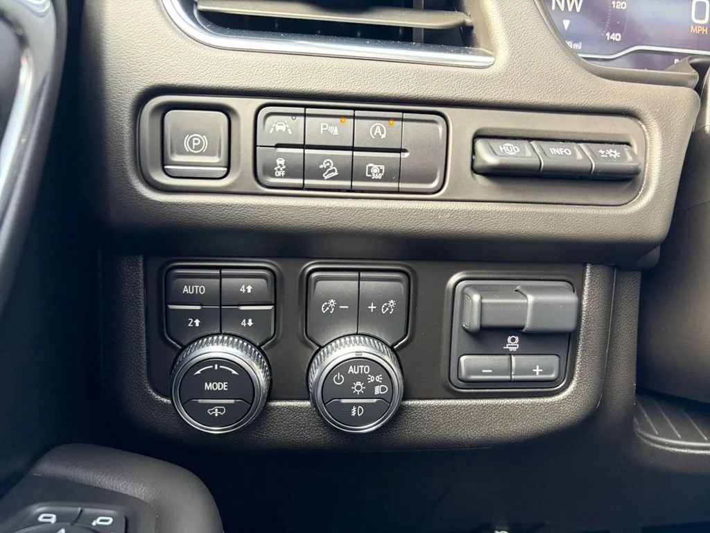 2023 GMC Yukon AT4 - Photo 14