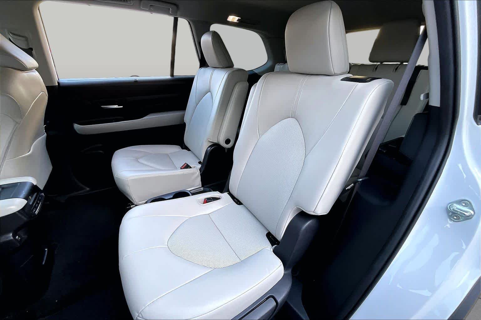 Used 2024 Wind Chill Pearl Toyota XLE image 20