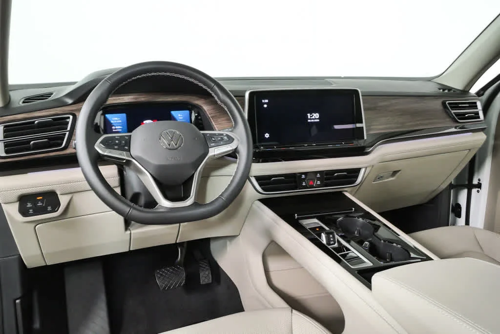 New 2026 Opal White Pearl Volkswagen 2.0T SEL image 17