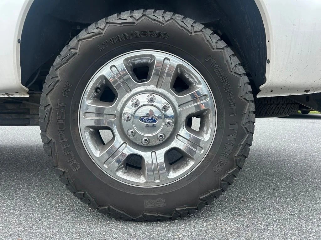 Used 2016 White Platinum Clearcoat Metallic Ford Lariat image 27