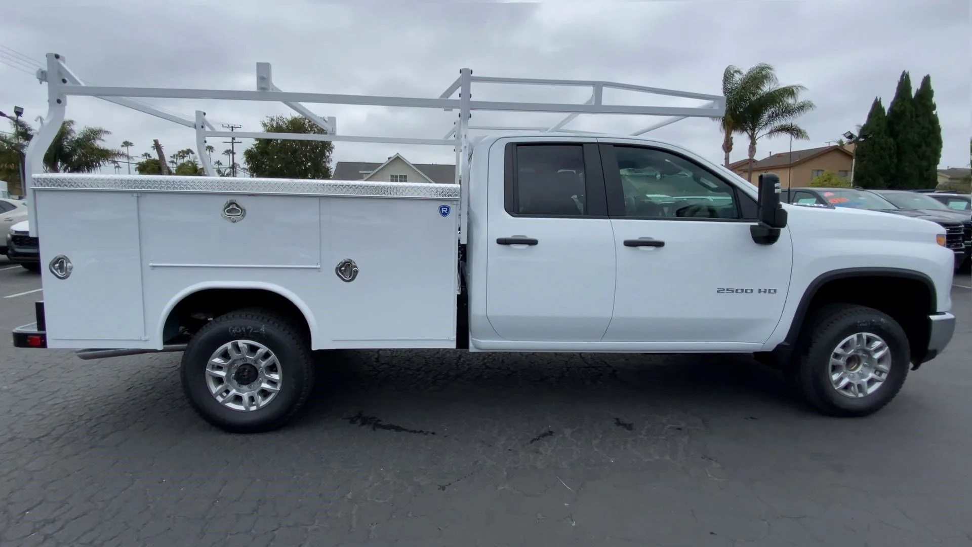 New 2026 Summit White Chevrolet WT image 10