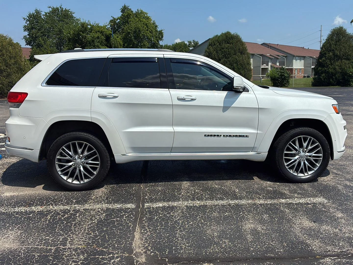 Used 2017 Bright White Clearcoat Jeep Summit image 10