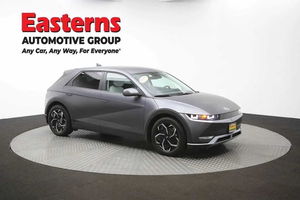 Used 2023 Gray Hyundai SEL image 46