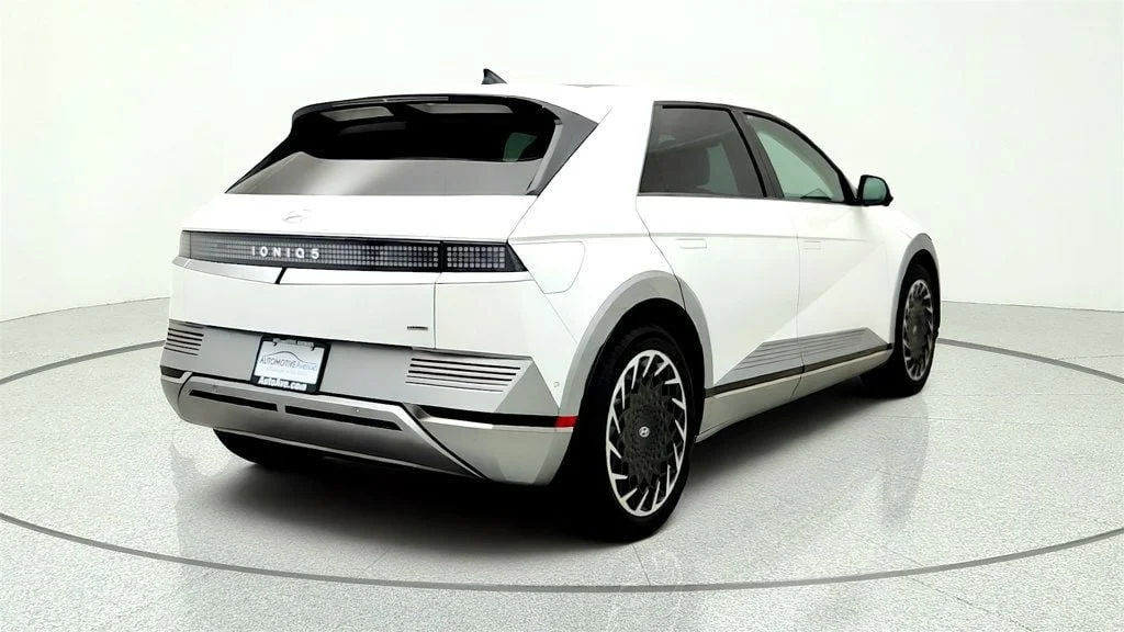 Used 2024 Atlas White Hyundai Limited AWD image 5