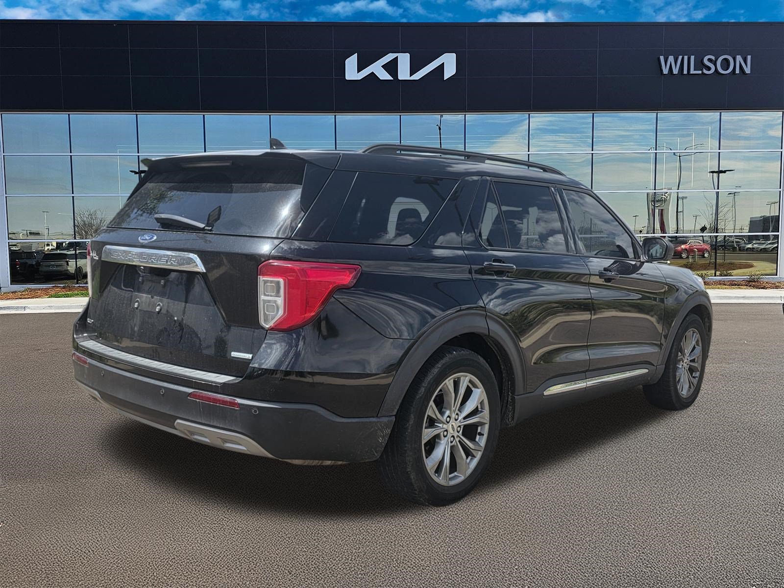 Used 2020 Black Metallic Ford XLT image 4