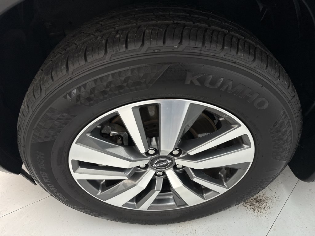 Used 2025 Super Black Nissan SL image 33