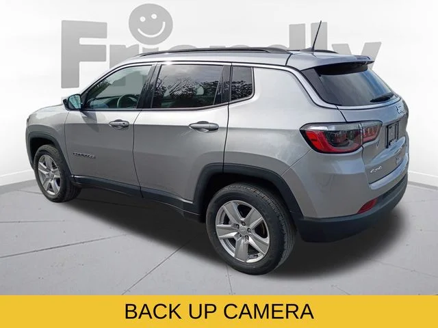 Used 2022 Silver Jeep Latitude image 8