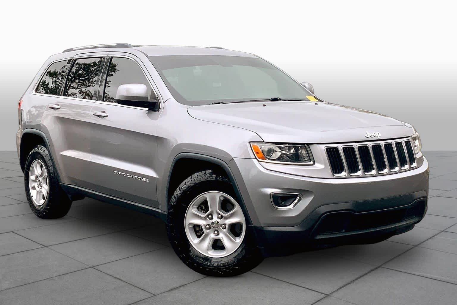 Used 2014 Billet Silver Metallic Clearcoat Jeep Laredo image 2