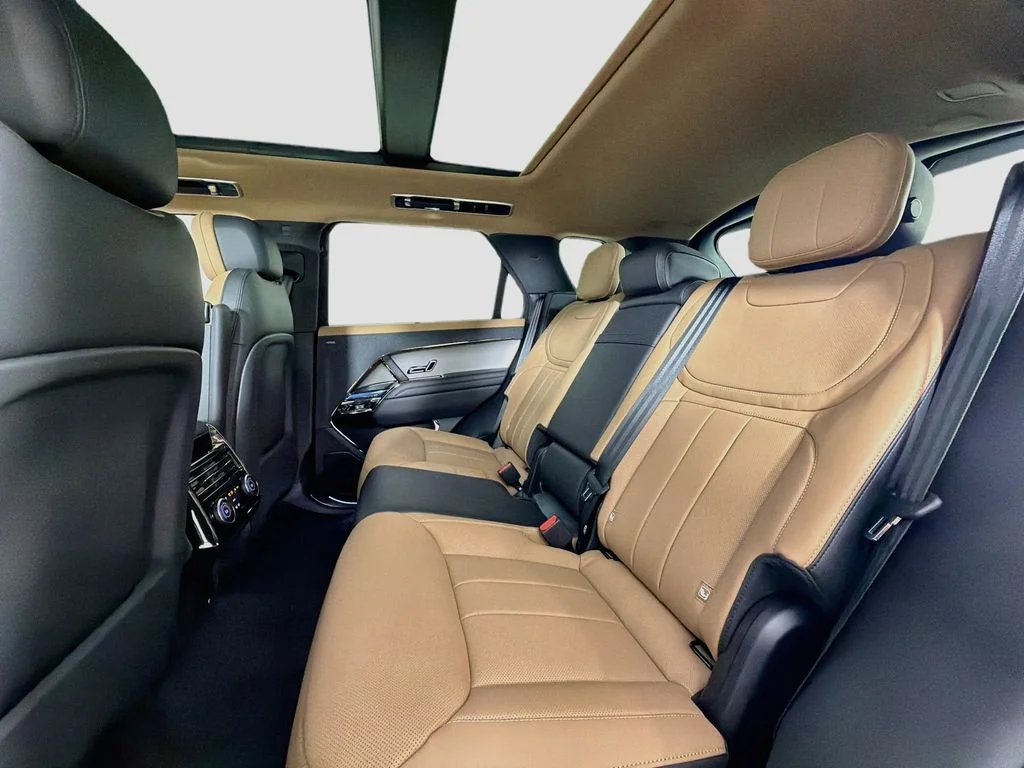 New 2026 Fuji White Land Rover Dynamic SE image 26