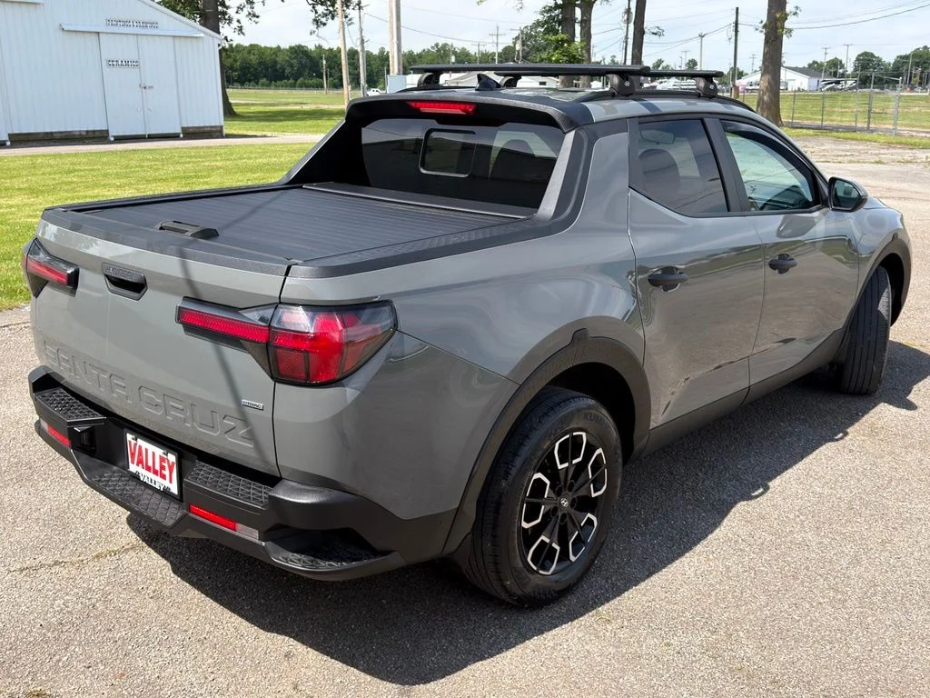 Used 2023 Gray Hyundai SEL image 17