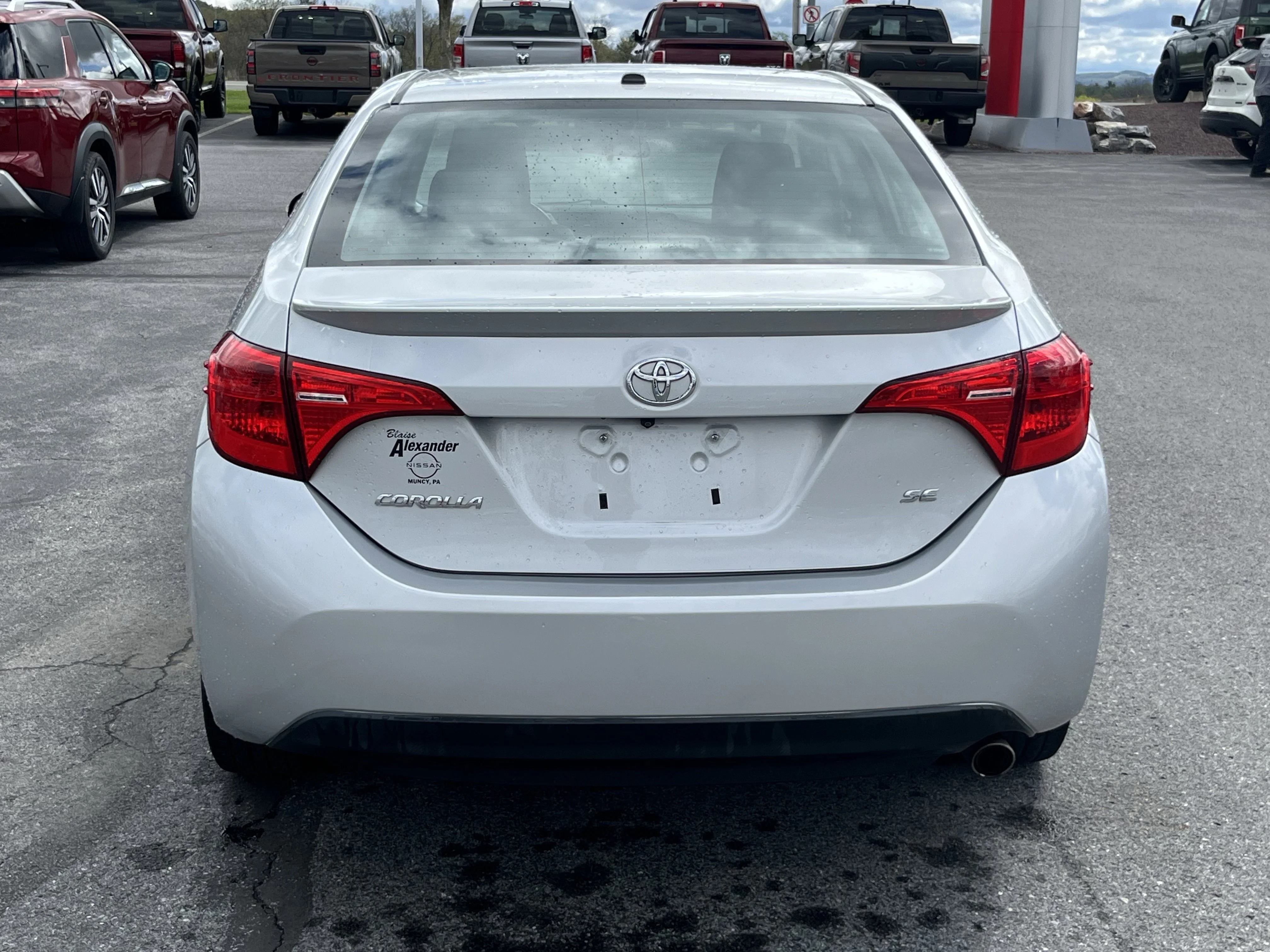 Used 2018 Classic Silver Metallic Toyota SE image 6