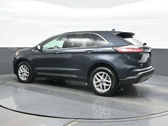 Used 2022 Blue Ford SEL image 3