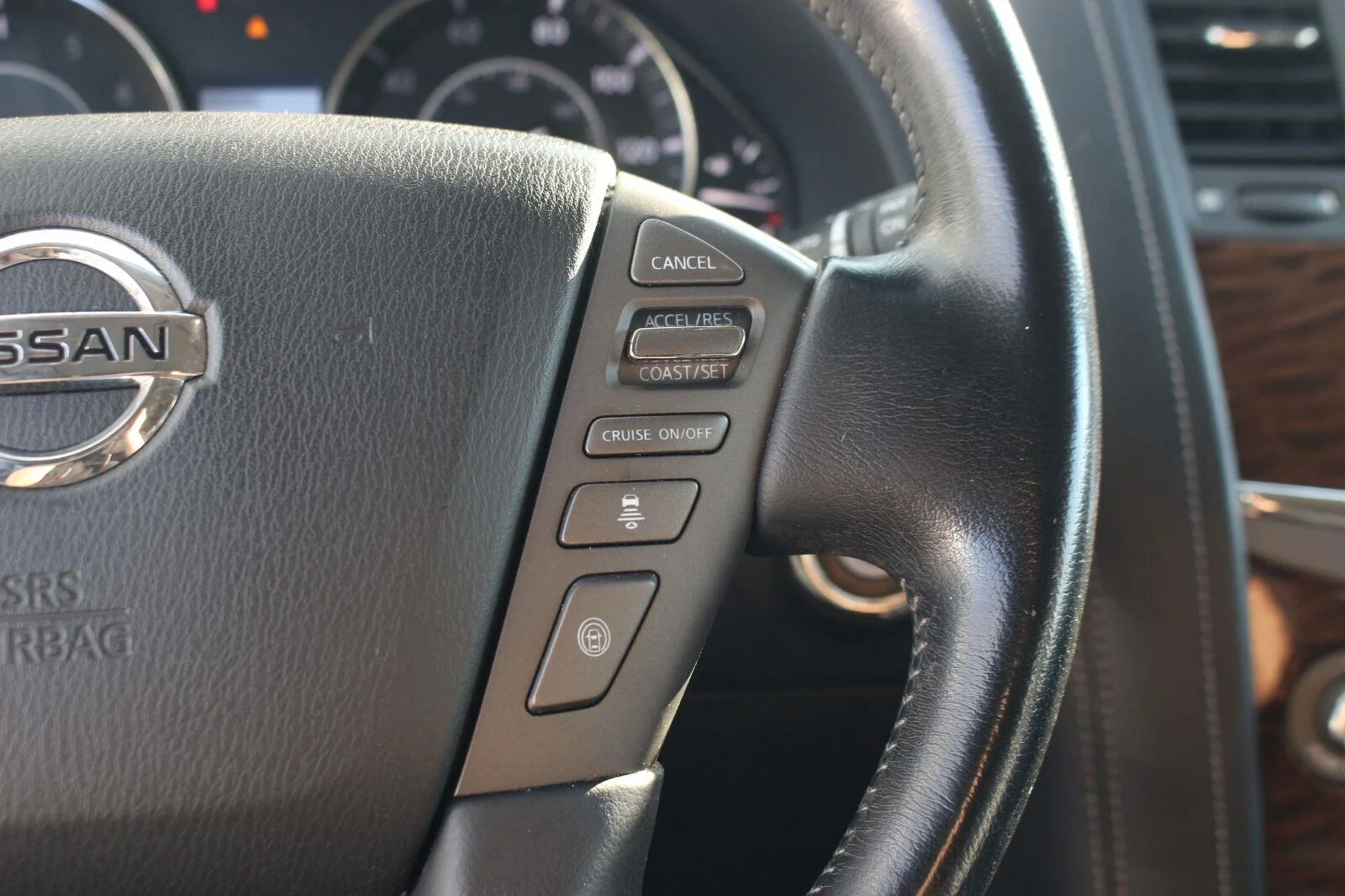 Used 2019 White Nissan SL image 21