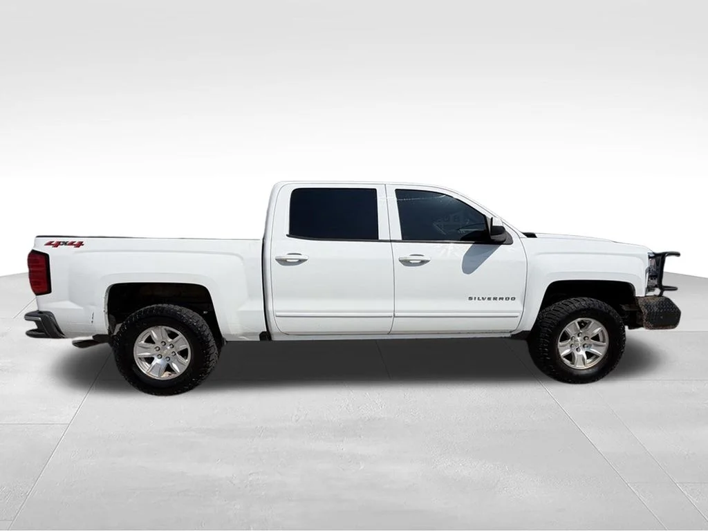Used 2018 White Chevrolet LT image 6