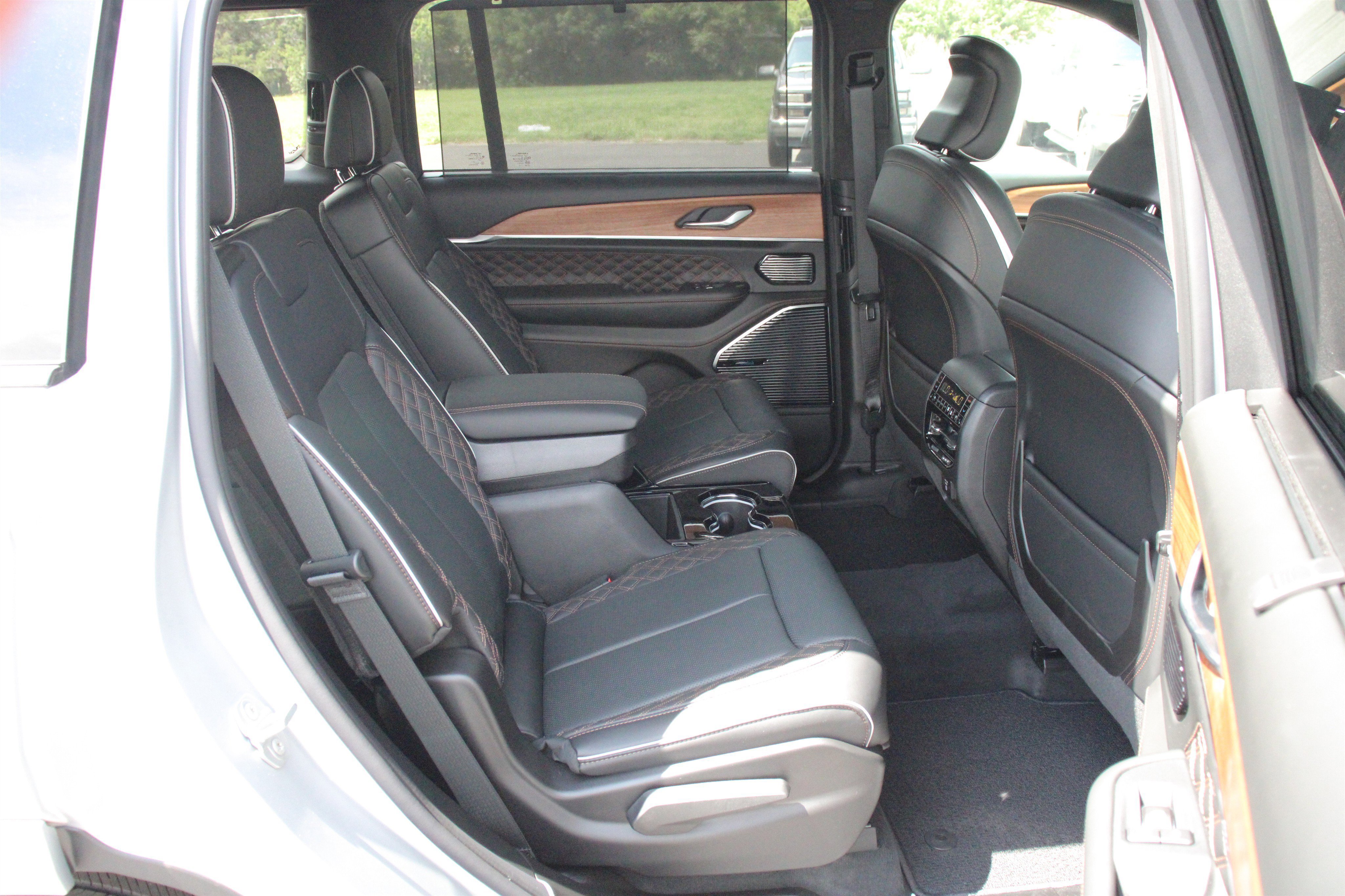 New 2026 Silver Zynith Exterior Paint Jeep Summit image 30