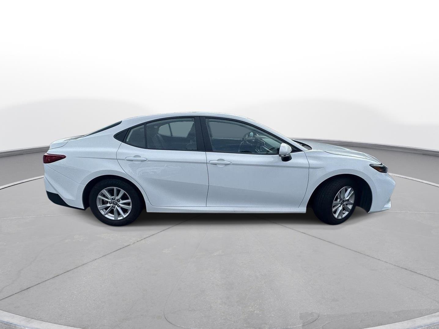 Used 2025 Ice Cap Toyota LE image 5