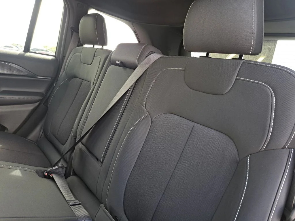 New 2026 Velvet Red Pearl-Coat Exterior Paint Jeep Laredo image 22