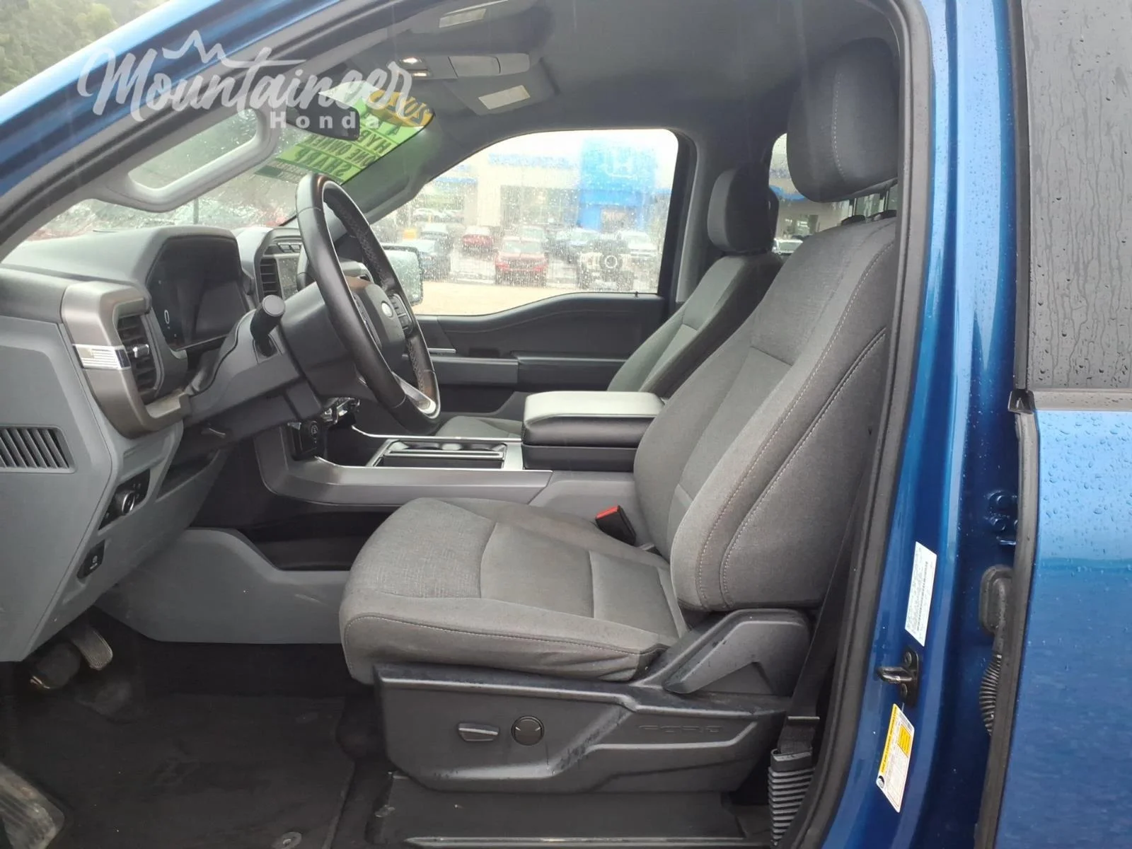 Used 2024 Atlas Blue Ford XLT image 17