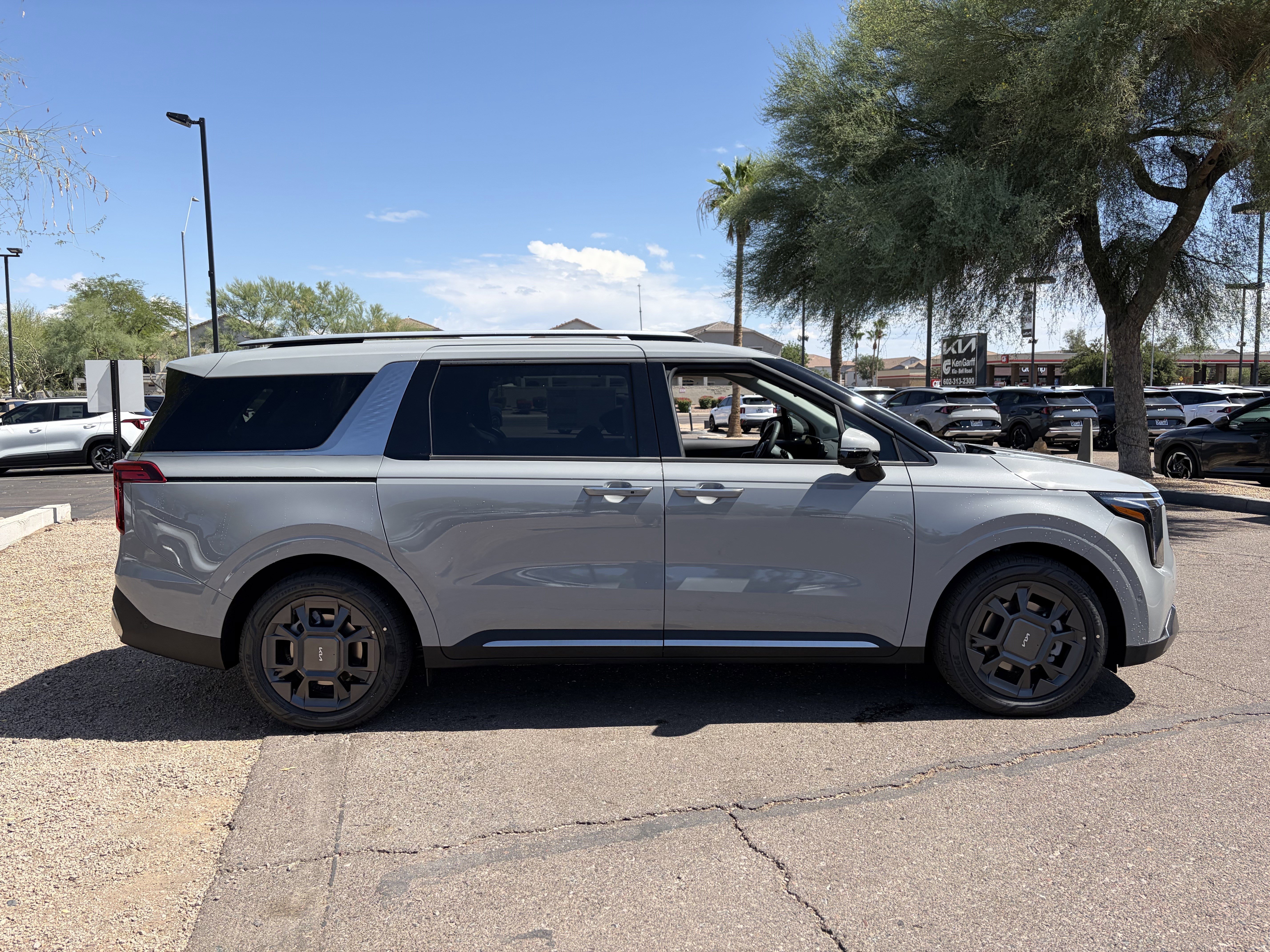 New 2026 Ceramic Silver Kia SX image 2