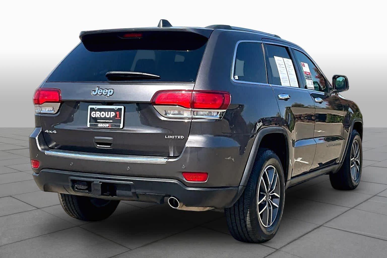 Used 2020 Granite Crystal Metallic Clearcoat Jeep Limited image 12