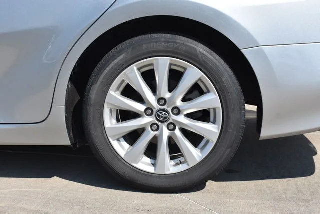 Used 2018 Silver Toyota LE image 8