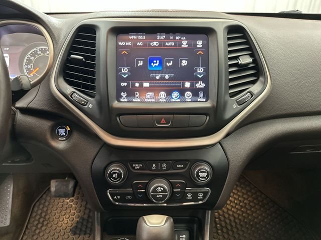 Used 2015 Red Jeep Trailhawk image 18