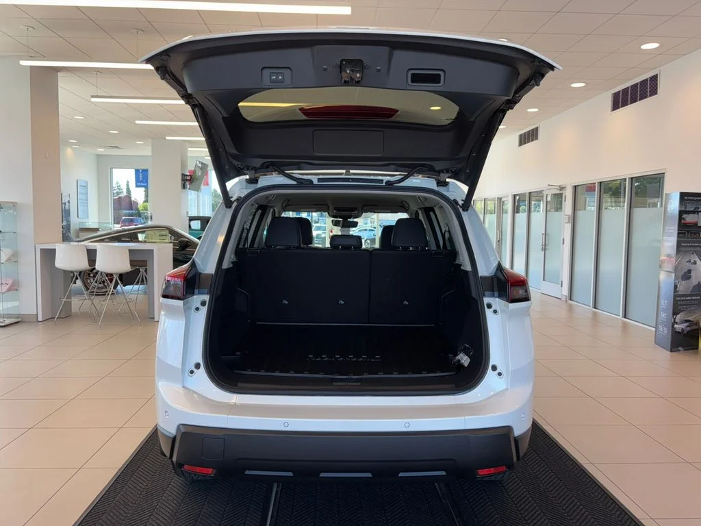 New 2026 Everest White Pearl TriCoat Nissan Rock Creek image 9