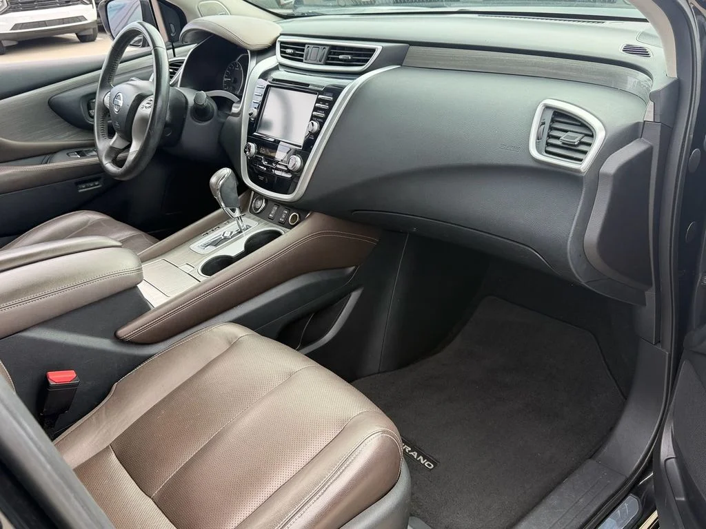 Used 2017 Black Nissan SL image 17