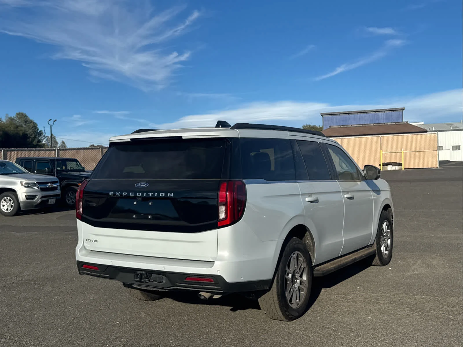 Used 2025 Space Silver Metallic Ford Active image 5