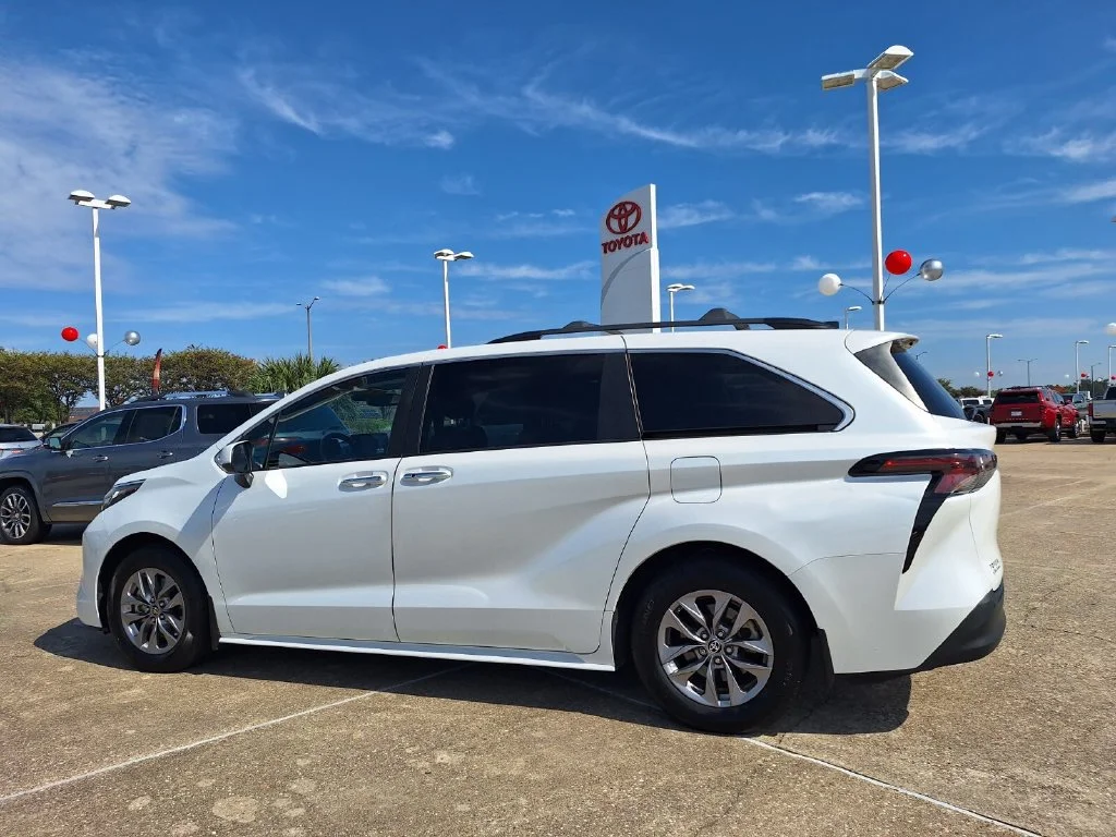 Used 2023 Beige Toyota XLE image 7
