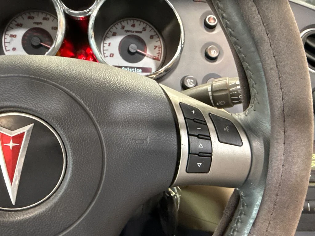 Used 2006 Blue Pontiac Base image 13