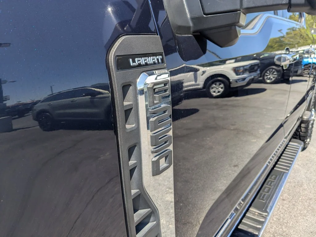Used 2023  Ford LARIAT image 31