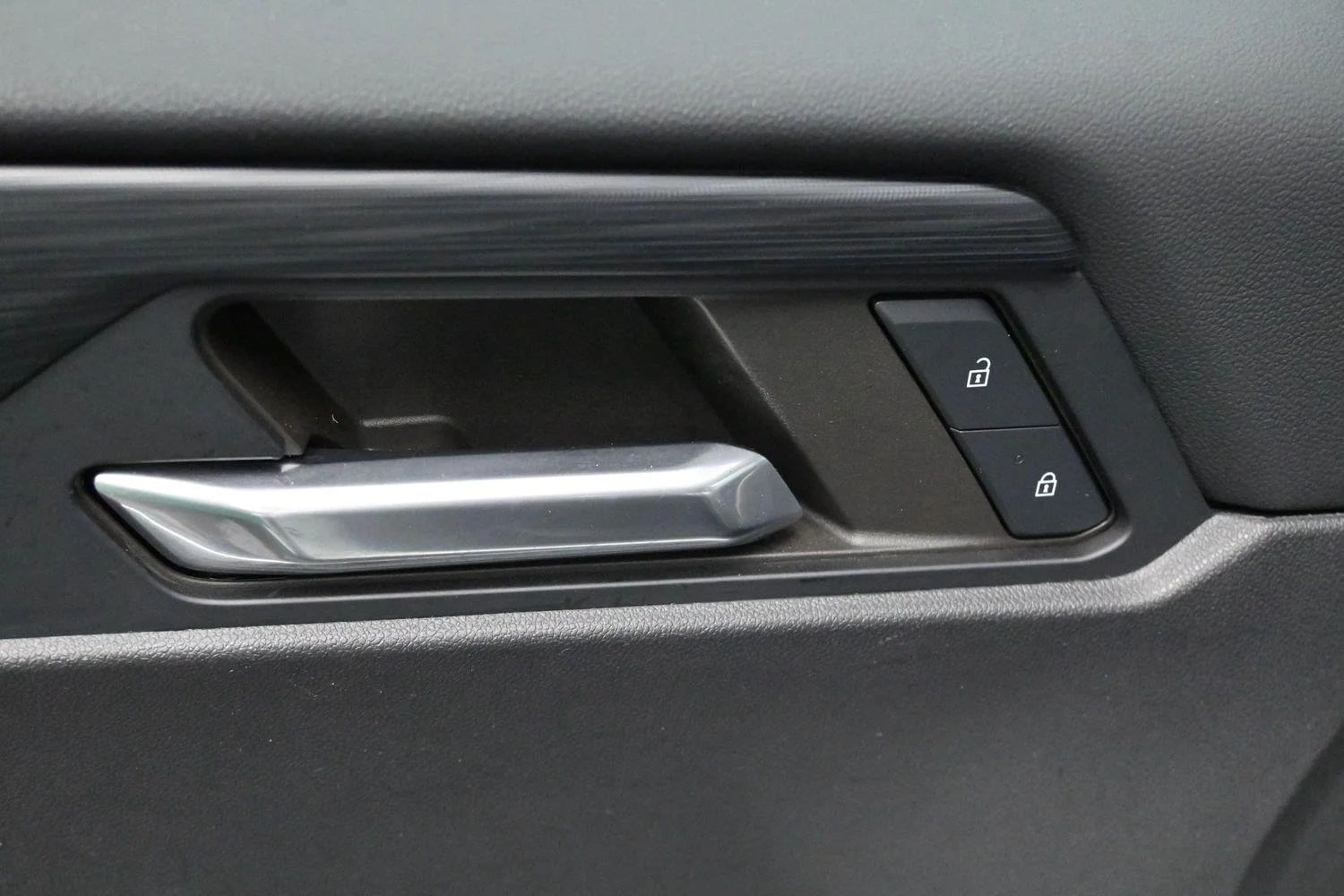 Used 2024 Summit White GMC FWD Elevation image 12