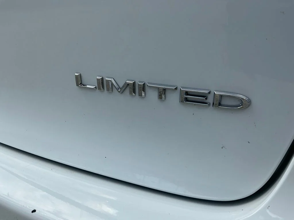 Used 2023 White Chrysler Limited image 24