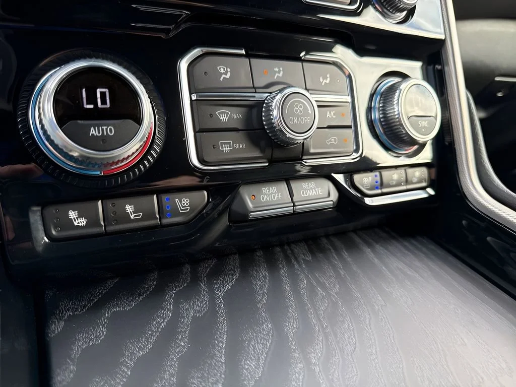 Used 2024 Onyx Black GMC Denali image 24