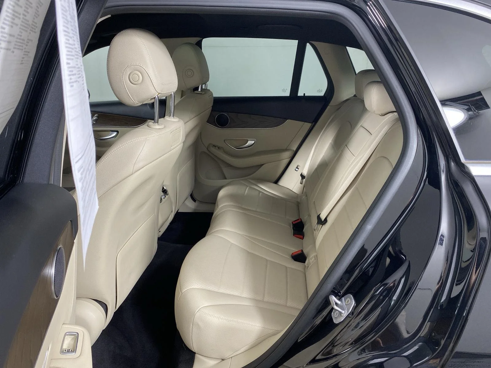 Used 2018 Obsidian Black Metallic Mercedes-Benz GLC 300 image 8