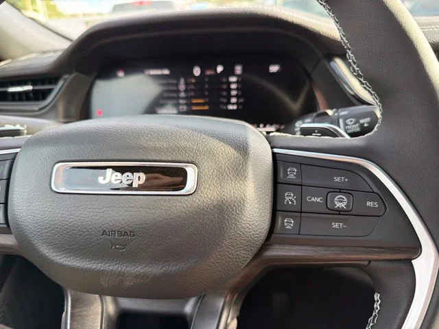 New 2027 Black Jeep Laredo Altitude image 19