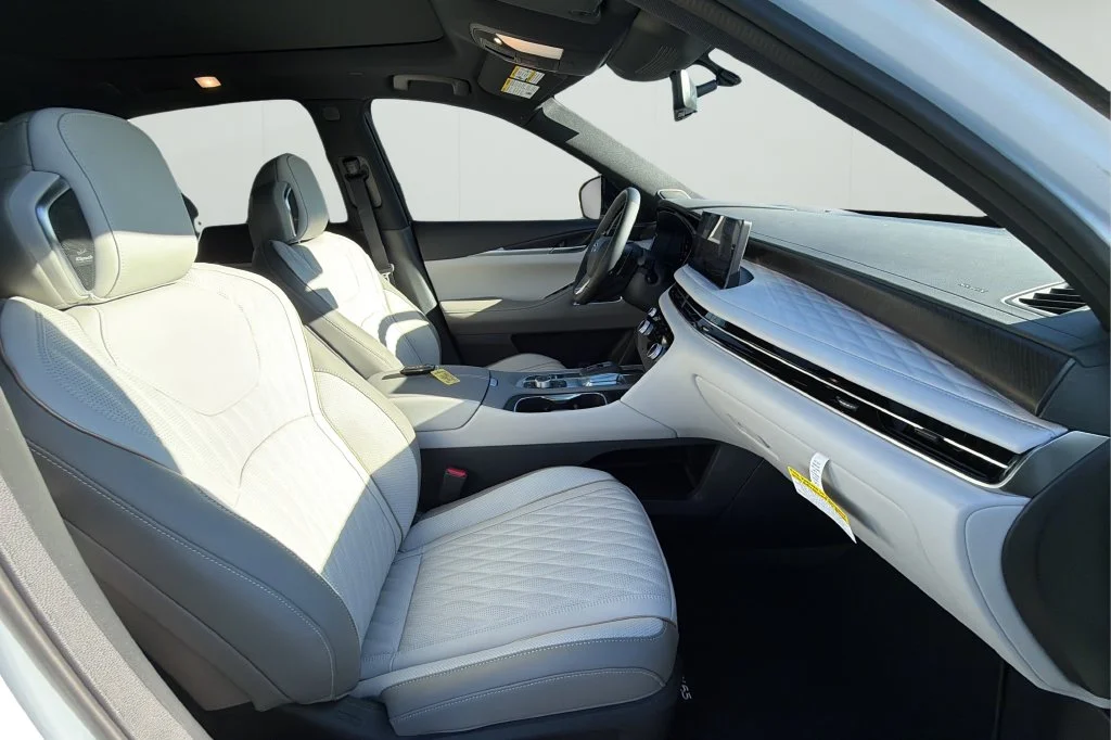 New 2027 2T RAD WHT INFINITI Autograph AWD image 14